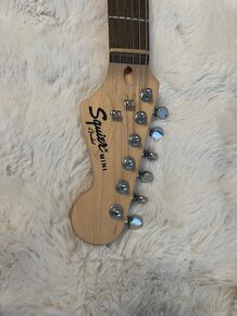 Elek.gitara : Fender Squier Mini Stratocaster V2 IL Black - 4