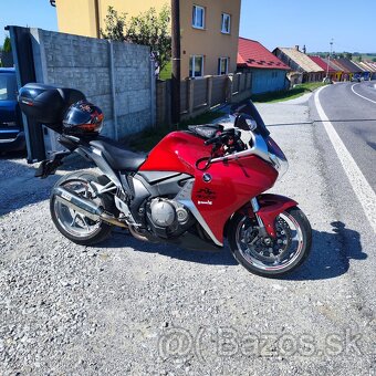 Honda vfr 1200f - 4