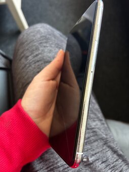 Predám iPhone XS Max 64gb biely - 4