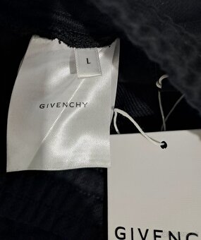 GIVENCHY TEPLAKY - 4