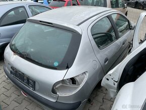 Lacno rozpredám Peugeot 206 1998-2010 na náhradné diely - 4