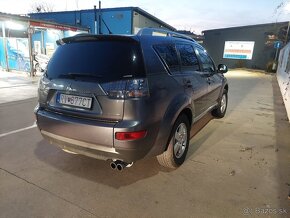 Mitsubishi Outlander - 4