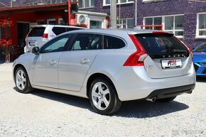 Volvo V60 D5 AWD Momentum Geartronic - 4