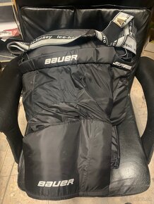 Hokejová výstroj L/XL (BAUER, CCM, SHERWOOD…) - 4