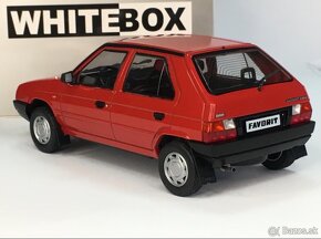 ŠKODA Favorit - červená - 1/24 - WHITEBOX - 4