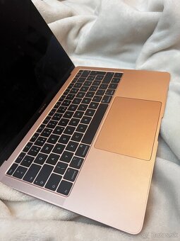 MacBook Air Retina 13-palcový 2019 - 4