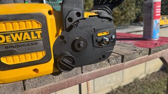 DeWalt FlexVolt píla DCM575N - 4