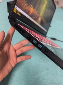 Acer Nitro 5 AN515 - 4