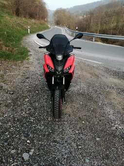 Aprilia sr gt 125 - 4