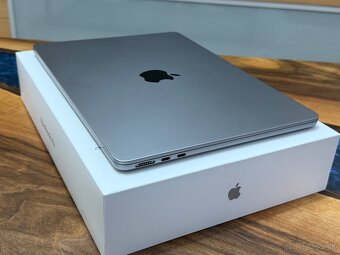 MacBook Air M2 top stav - 4