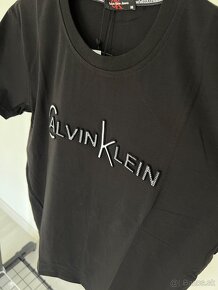 Calvin Klein tričko - 4