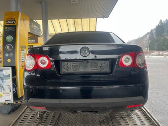 Rozpredam vw jetta mk5 2.0tdi 103kw dsg - 4