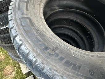 235/65 R16 C MICHELIN - 4