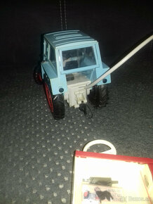Predám starú hračku traktor Zetor Crystal 8011 - 4