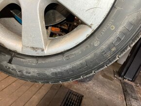 Predám zimné pneu 235/60R18 2 kusy SUV - 4