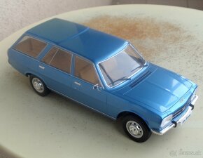 1:18 1976 Peugeot 504 Break - 4
