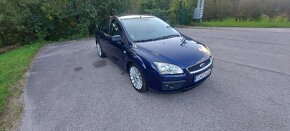 Ford Focus sedan - 4