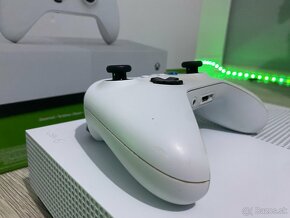 Xbox One S All Digital - 4