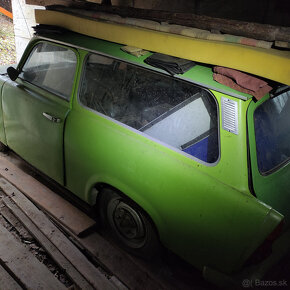 Trabant 601 s kopou náhradných dielov - 4