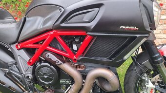 DUCATI DIAVEL 1200 CARBON - 4