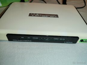 TP - Link router - 4