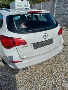 Rozpredam Opel Astra J ST 1.4 Turbo 88kw - 4