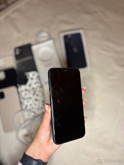 iPhone 11 64 GB - 4