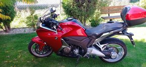 Honda VFR 1200f - 4