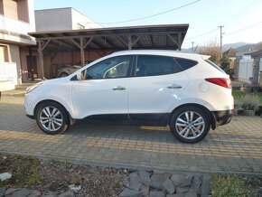 Hyundai ix35 2.0 CRDi VGT Premium 4x4 A/T - 4