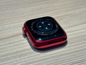 Apple Watch 7 - (PRODUCT)RED - 4