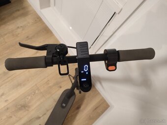 XIAOMI MI SCOOTER ESSENTIAL ČIERNA E-KOLOBEŽKA - 4