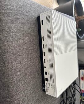 Xbox One S 1TB All Digitall - 4