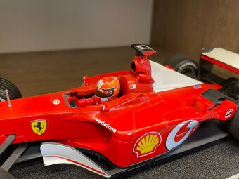 1:18 Ferrari F2002 Michael Schumacher (Hot Wheels) - 4