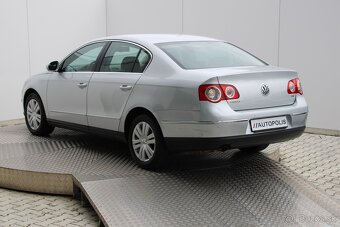 VOLKSWAGEN Passat 1,6 FSi 85 kW - 4