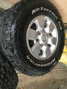 Kompletne obutie Toyota Hilux T/A, 30X9,50R15LT 104S XL - 4