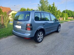 Volkswagen Touran Cross 2.0 TDi DSG CHAMPION - 4