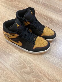 Tenisky Nike Air Jordan 1 Vivid Orange - 4