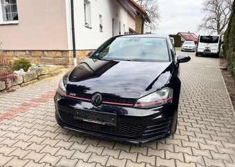 Volkswagen Golf 2,0GTi/162 KW Nový Motor 200km benzín - 4