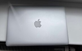 Apple Macbook Pro 2015 - 4