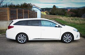 Toyota Auris Hybrid (elektro + benzín) - 4