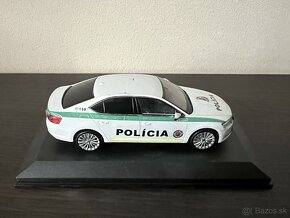 Skoda Superb III 1:43 Policia SR - 4