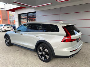 Volvo V60 Cross Country 2.0 D4 190 AWD MOMENTUM A/T - 4