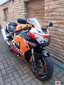 Motocykel Honda CBR 900 RR - 4