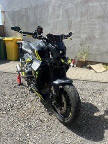 YAMAHA MT-09 - 4