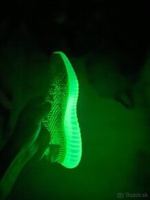 Yeezy 350 boost green glow - 4