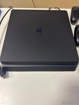 Playstation 4 PRO 1TB, 4 ovládače + viaceré hry - 4