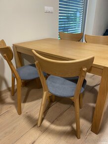 Drevený jedálenský stôl - 4