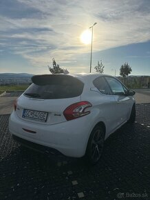 Peugeot 208 GT - 4