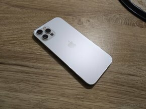 Iphone 12 pro 128gb v super stave ma len velmi jemne znamky - 4