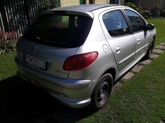 Predám Peugeot 206 1,4 hdi, nafta, 50kW rok:09/2008 - 4